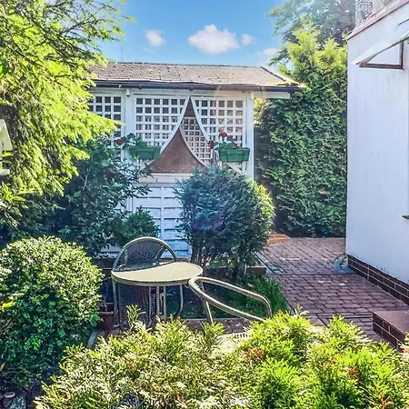 Apartment 2 Bedroom Stunning In