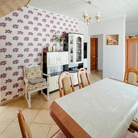 2 Bedroom Stunning In Apartament *